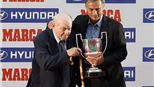 Mourinho nên tự thấy xấu hổ?